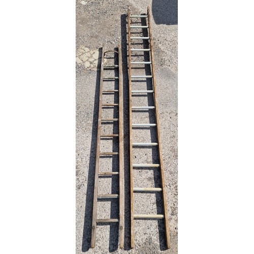 1210 - Two vintage wooden ladders of various sizes (2)