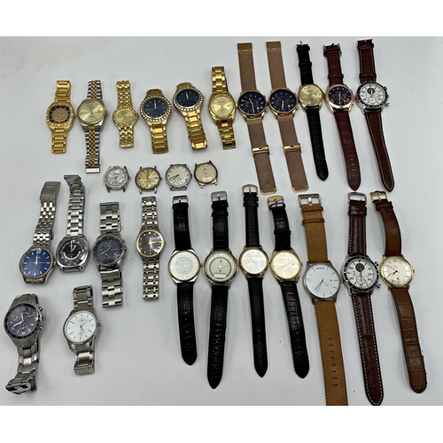 32 - Large collection of gents fashion watches by Gianni Ricci, Roamer, Amadeus etc