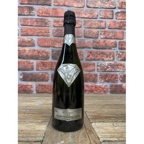 2335 - Bottle of 'Gout De Diamants' champagne, sealed