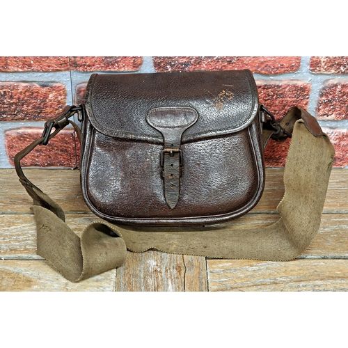 331 - Antique brown pig skin Payne & Gallwey 75 cartridge capacity shooting bag with leather shoulder stra... 