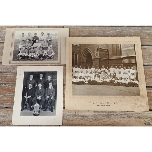 601 - A large collection of early vintage photographs, dating from the late 1800s to the 1970s, to include... 