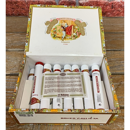 2301 - Romeo y Julieta No.2 tubos cigars, box of sixteen, in original aluminium tubes (16)