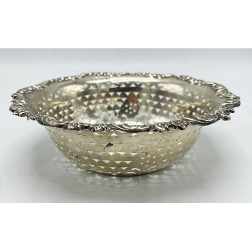 115 - Good quality silver bonbon dish, geometric pierced bowl, maker The Alexander Clark Manufacturing Co,... 