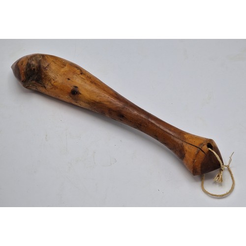 374 - Primitive organic hardwood Salmon Priest, L40cm