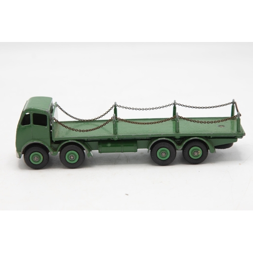 3010 - Dinky Toys  No. 905 Foden Flat Truck -with chains. All original (chain!). Excellent and in a good bo... 