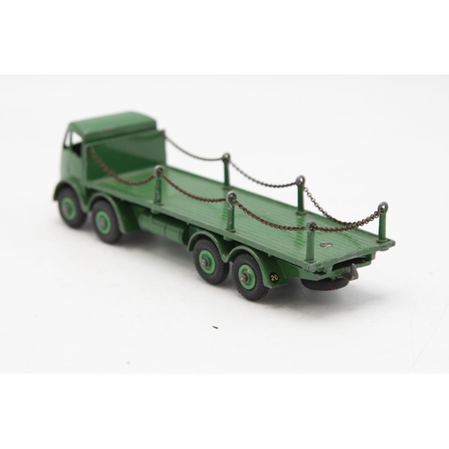 3010 - Dinky Toys  No. 905 Foden Flat Truck -with chains. All original (chain!). Excellent and in a good bo... 