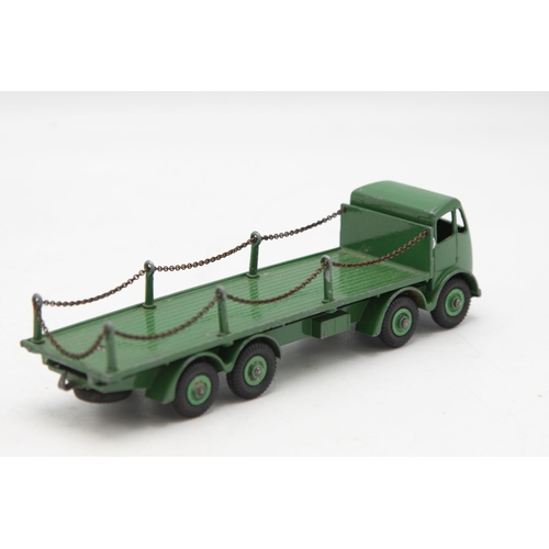 3010 - Dinky Toys  No. 905 Foden Flat Truck -with chains. All original (chain!). Excellent and in a good bo... 