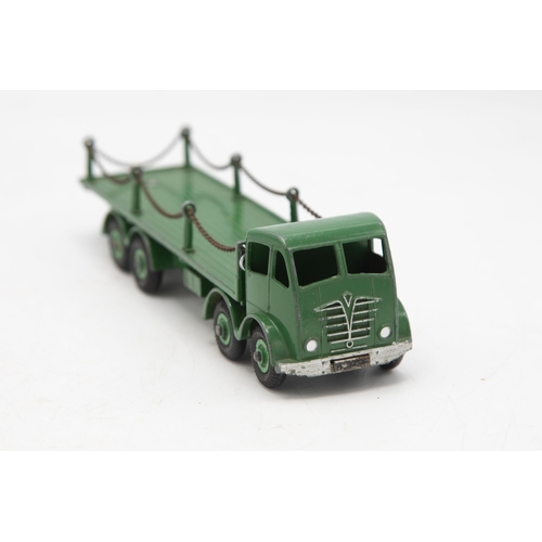 3010 - Dinky Toys  No. 905 Foden Flat Truck -with chains. All original (chain!). Excellent and in a good bo... 