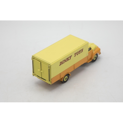 3016 - Dinky Supertoys 930 Bedford Pallet Jekta Van with windows, showing the very beginning of Britain's p... 