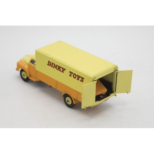 3016 - Dinky Supertoys 930 Bedford Pallet Jekta Van with windows, showing the very beginning of Britain's p... 