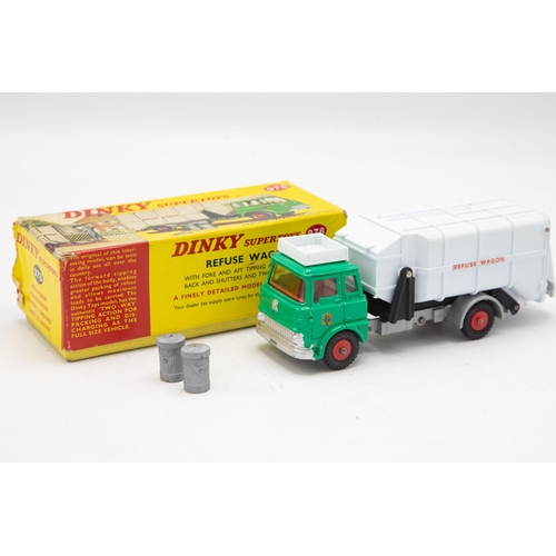 3018 - Dinky Supertoys 978. Refuse Wagon with fore and aft tipping actions. Just like the real thing! Two d... 