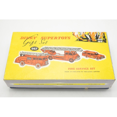 3022 - Dinky Supertoys Gift Set 957 Fire Service Set, scarce, complete, consists of 956 Turntable Fire Esca... 