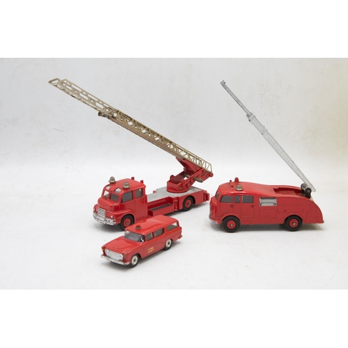 3022 - Dinky Supertoys Gift Set 957 Fire Service Set, scarce, complete, consists of 956 Turntable Fire Esca... 