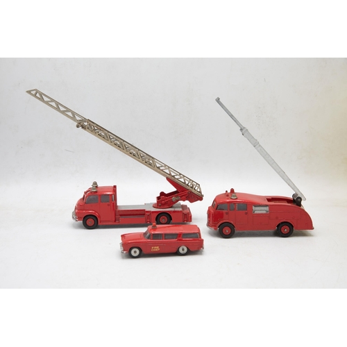 3022 - Dinky Supertoys Gift Set 957 Fire Service Set, scarce, complete, consists of 956 Turntable Fire Esca... 