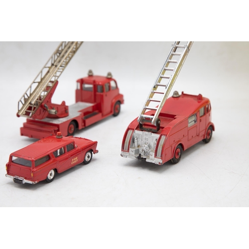 3022 - Dinky Supertoys Gift Set 957 Fire Service Set, scarce, complete, consists of 956 Turntable Fire Esca... 