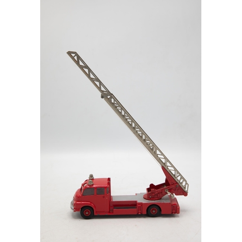 3024 - Dinky Supertoys 956 Turntable Fire Escape with windows, die-cast hubs, original coarse ribbed  tyres... 