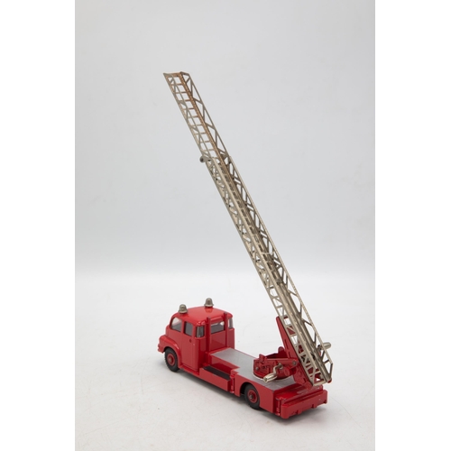 3024 - Dinky Supertoys 956 Turntable Fire Escape with windows, die-cast hubs, original coarse ribbed  tyres... 