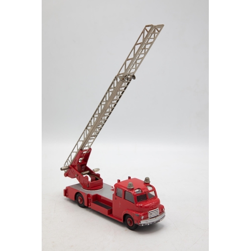 3024 - Dinky Supertoys 956 Turntable Fire Escape with windows, die-cast hubs, original coarse ribbed  tyres... 