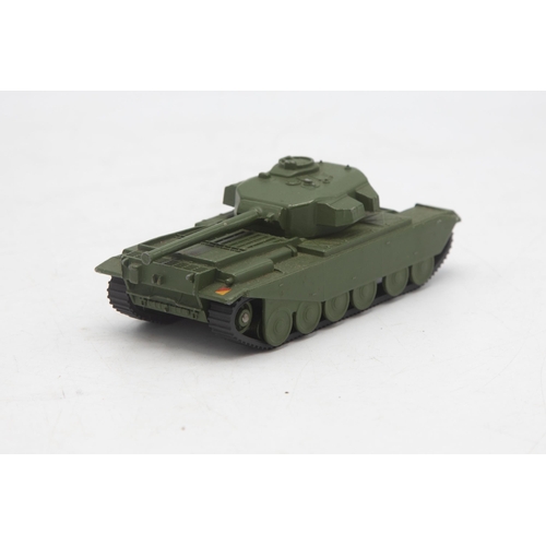 3032 - Dinky Toys 651 Centurion Tank, clean example on original rubber tracks, split on one corner of box, ... 