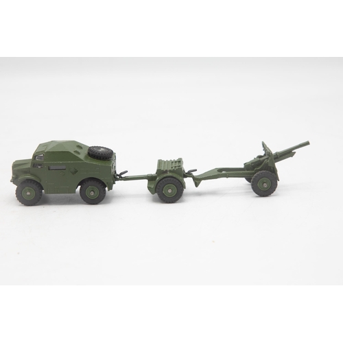 3042 - Dinky Toys 697 25-Pounder Field Gun Set, scarce later version of Tractor with plastic hubs and windo... 