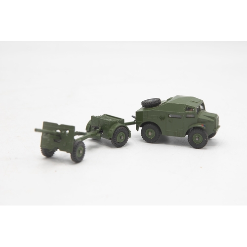 3042 - Dinky Toys 697 25-Pounder Field Gun Set, scarce later version of Tractor with plastic hubs and windo... 