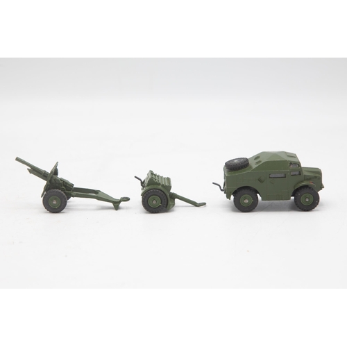 3042 - Dinky Toys 697 25-Pounder Field Gun Set, scarce later version of Tractor with plastic hubs and windo... 