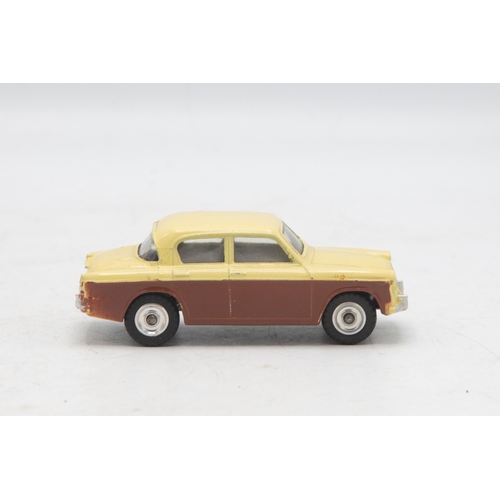 3054 - Dinky Toys 168 Singer Gazelle, two-tone, spun hubs version, incorrect box colour spot , mint and box... 