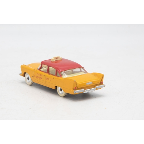 3057 - Dinky Toys 265 Plymouth U.S.A Taxi, Plymouth Plaza, near mint and boxed