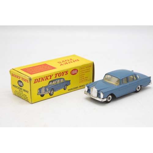 3064 - Dinky Toys 186 Mercedes-Benz 220 SE, grey/blue, bonnet crest intact, clean box one crease, rear fins... 