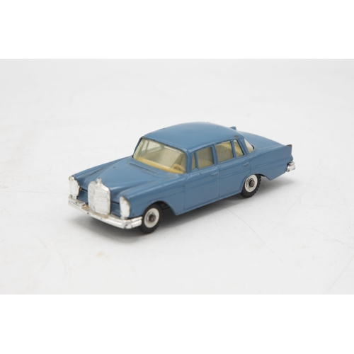 3064 - Dinky Toys 186 Mercedes-Benz 220 SE, grey/blue, bonnet crest intact, clean box one crease, rear fins... 