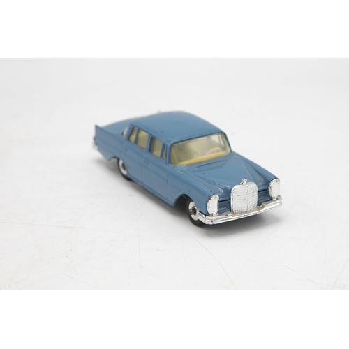 3064 - Dinky Toys 186 Mercedes-Benz 220 SE, grey/blue, bonnet crest intact, clean box one crease, rear fins... 