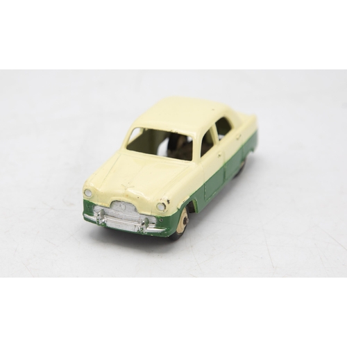 3067 - Dinky Toys  162, Ford Zephyr Saloon, green and cream, crisp box with correct colour spot, tiny chips... 