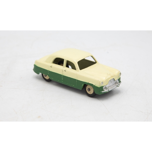 3067 - Dinky Toys  162, Ford Zephyr Saloon, green and cream, crisp box with correct colour spot, tiny chips... 