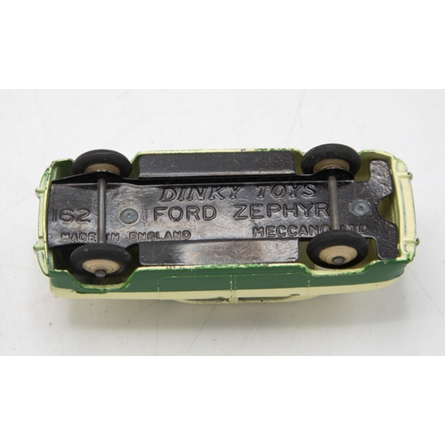 3067 - Dinky Toys  162, Ford Zephyr Saloon, green and cream, crisp box with correct colour spot, tiny chips... 