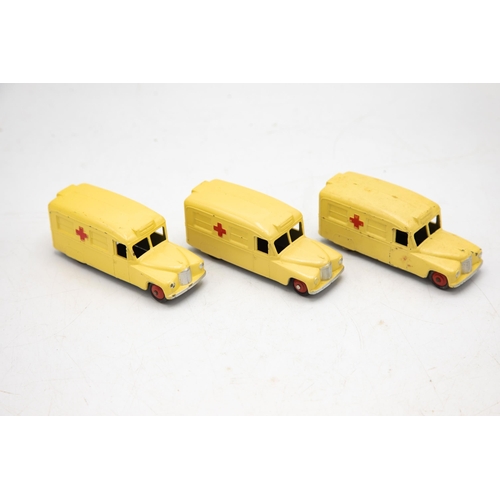 3076 - Dinky Toys 30H TRADE BOX contains 3 Daimler Ambulance, displays well, two models with early type bas... 