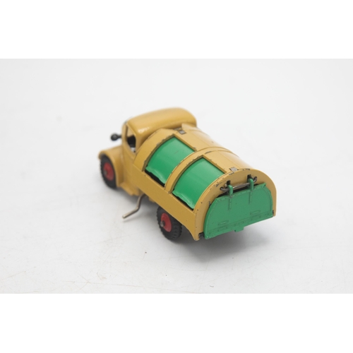 3099 - Dinky Toys 252- Refuse Wagon, a Bedford chassis, crisp box with minor creasing and one small end-fla... 