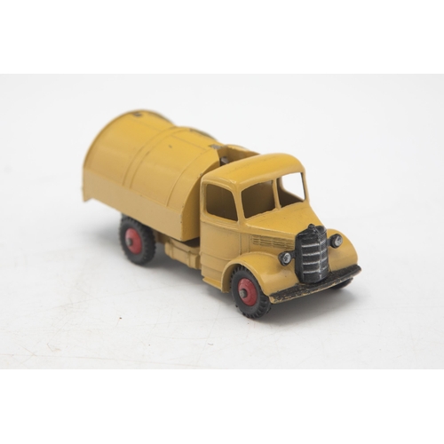 3099 - Dinky Toys 252- Refuse Wagon, a Bedford chassis, crisp box with minor creasing and one small end-fla... 