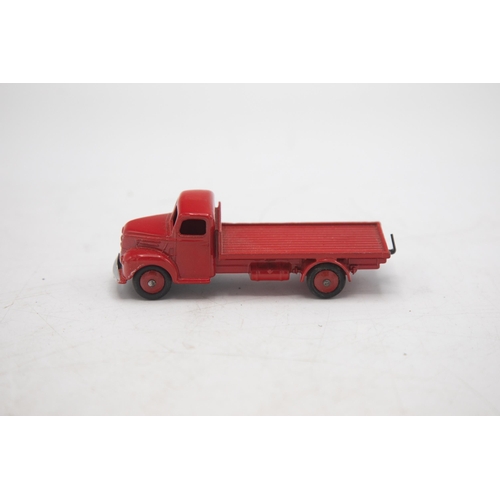 3101 - Dinky Toys 422. Fordson Thames Flat Truck, red. model is mint, with correct colour spot on crisp com... 