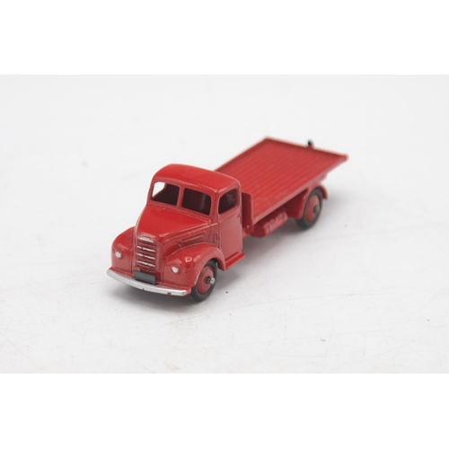 3101 - Dinky Toys 422. Fordson Thames Flat Truck, red. model is mint, with correct colour spot on crisp com... 