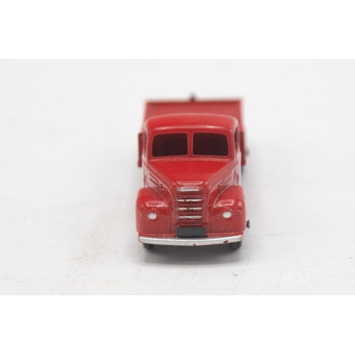 3101 - Dinky Toys 422. Fordson Thames Flat Truck, red. model is mint, with correct colour spot on crisp com... 