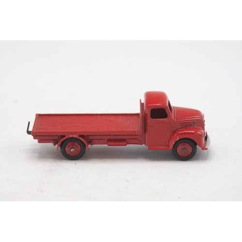 3101 - Dinky Toys 422. Fordson Thames Flat Truck, red. model is mint, with correct colour spot on crisp com... 