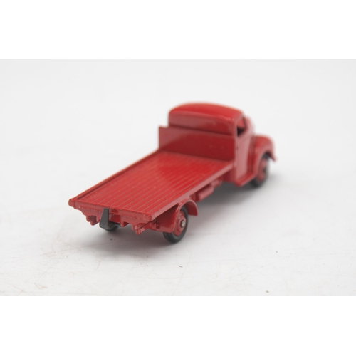 3101 - Dinky Toys 422. Fordson Thames Flat Truck, red. model is mint, with correct colour spot on crisp com... 