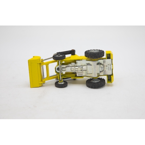 3106 - Dinky Toys 437 Muir-Hill 2/WL Loader, Yellow, great model of this iconic mechanical shovel with 'Tay... 