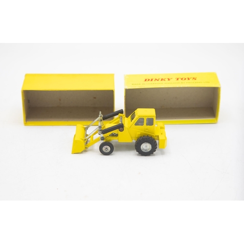 3106 - Dinky Toys 437 Muir-Hill 2/WL Loader, Yellow, great model of this iconic mechanical shovel with 'Tay... 