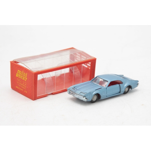 3141 - Dinky Toys mini Dinky 22 Oldsmobile Toronado, garage 'box' strap-down fastening is present, plastic ... 