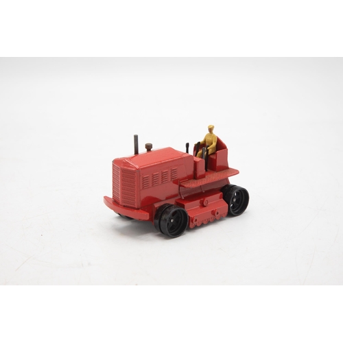 3149 - Dinky Supertoys  963 Blaw Knox Heavy Tractor, red, near mint model missing both caterpillar tracks (... 