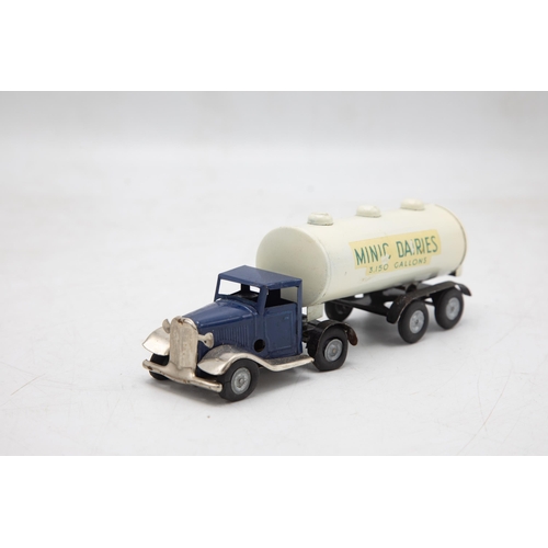 3169 - Tri-ang Minic Mechanical Horse and Milk Tanker, 71 M blue cab white tanker, 'Minic Dairies 3150 Gall... 