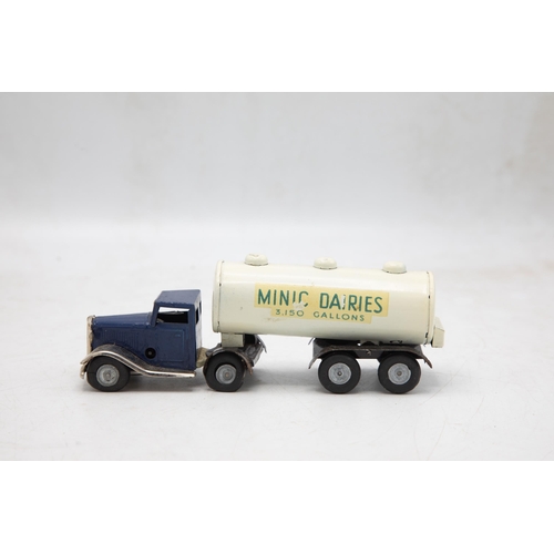 3169 - Tri-ang Minic Mechanical Horse and Milk Tanker, 71 M blue cab white tanker, 'Minic Dairies 3150 Gall... 