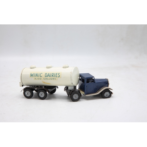 3169 - Tri-ang Minic Mechanical Horse and Milk Tanker, 71 M blue cab white tanker, 'Minic Dairies 3150 Gall... 