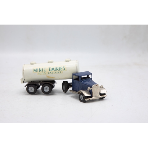 3169 - Tri-ang Minic Mechanical Horse and Milk Tanker, 71 M blue cab white tanker, 'Minic Dairies 3150 Gall... 